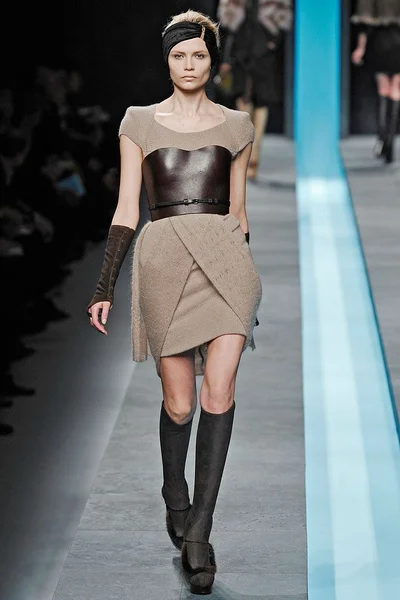 Look 17